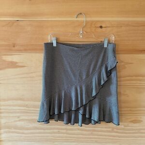 H&M Women's Black and White Striped Ruffle Asymmetrical Hem Stretch Mini Skirt